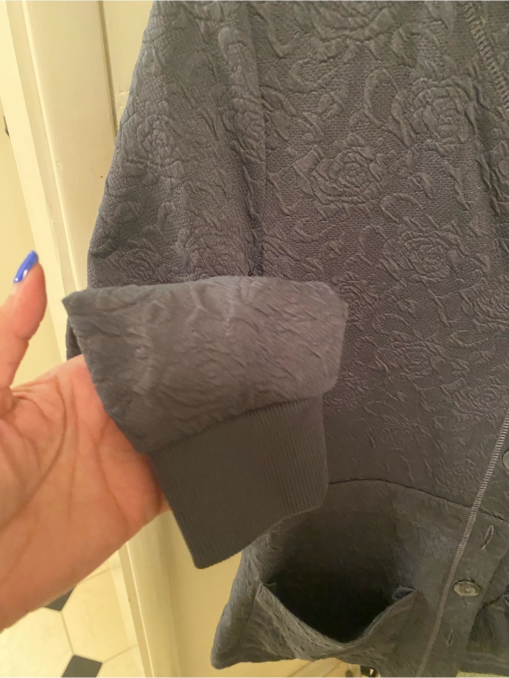 koi Navy gray V-Neck Button Front Textured Cardigan pockets size small - Picture 5 of 9